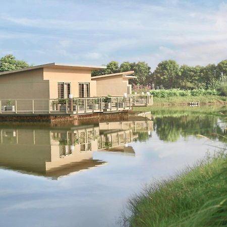 Life At Repose- Lake Villas Resort & Club Chor Warodra Екстериор снимка