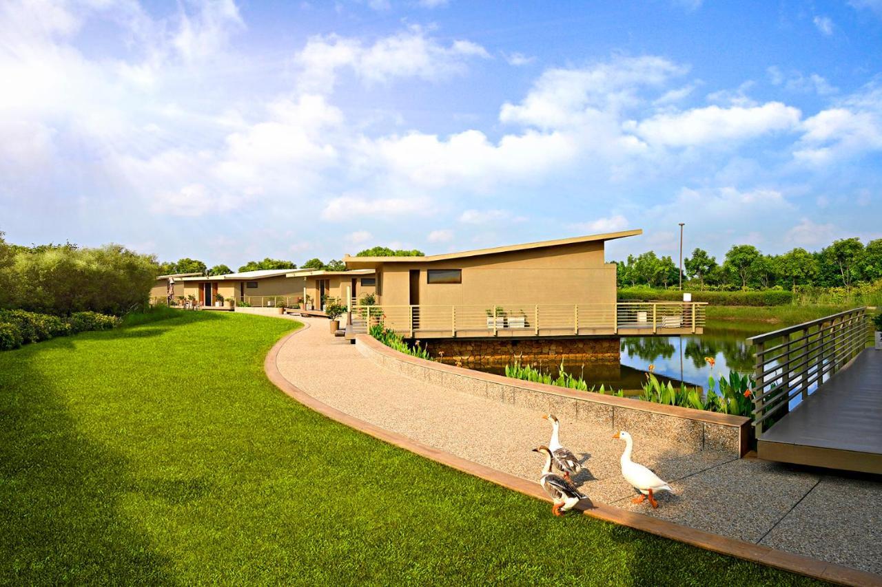 Life At Repose- Lake Villas Resort & Club Chor Warodra Екстериор снимка