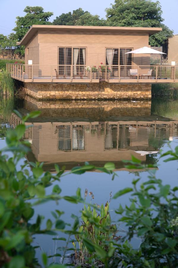 Life At Repose- Lake Villas Resort & Club Chor Warodra Екстериор снимка