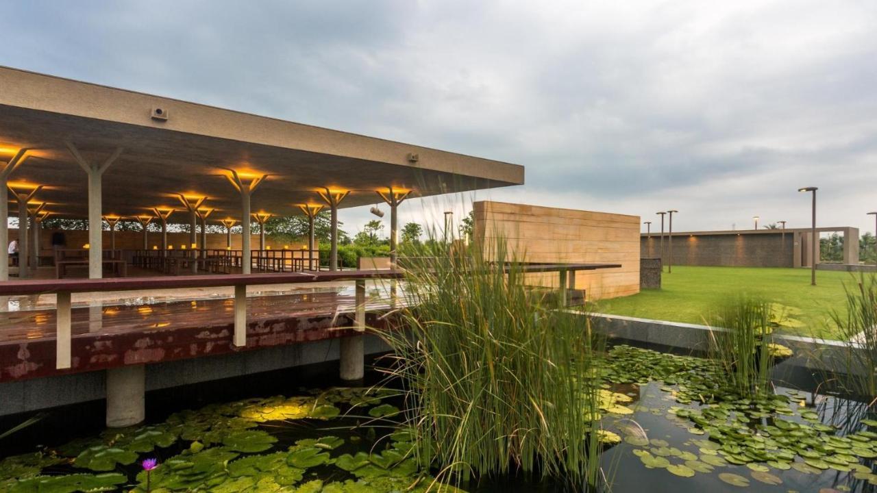 Life At Repose- Lake Villas Resort & Club Chor Warodra Екстериор снимка