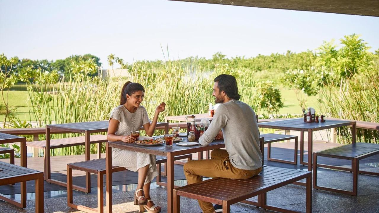 Life At Repose- Lake Villas Resort & Club Chor Warodra Екстериор снимка
